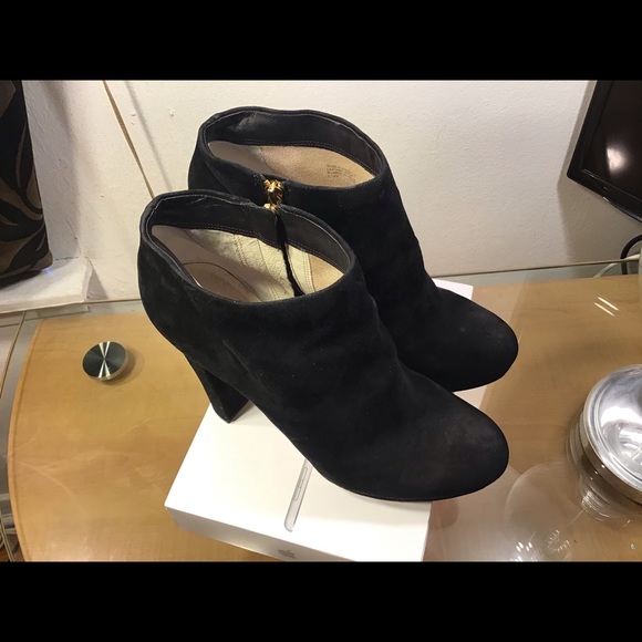 Michael Kors Black Booties Ankle Suede Heel Black. - Picture 4 of 8